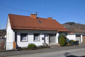 Zweifamilienhaus mit Einliegerwohnung 
– Solide Kapitalanlage oder Mehrgenerationenwohnen – Die vollständige Adresse der Immobilie erhältst du vom Anbieter., 57080 Eiserfeld, Siegen – Vorschaubild 1