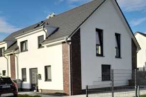 Günstige 4-Raum-Doppelhaushälfte mit gehobener Innenausstattung in Uetze/Dollberge Uetze – Spinnwirtelweg 2, 31311 Hannover (Kreis) – Vorschaubild 1