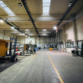 Funktionale Hallen- und Bürokombination | Rampe/Rolltore | optimale Verkehrsanbindung 