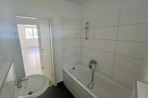 *ERDGESCHOSS WOHNUNG * renovierte 2 ZKB * Tageslichtbad mit Badewanne* Saarbrücken BURBACH – Die vollständige Adresse der Immobilie erhältst du vom Anbieter., 66115 Burbach, Saarbrücken – Vorschaubild 12