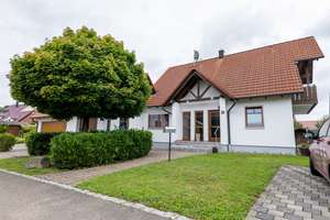 Charmantes EFH in Top Lage – Die vollständige Adresse der Immobilie erhältst du vom Anbieter., 89335 Ichenhausen – Vorschaubild 1
