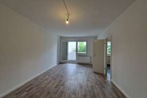 Ab 25.07.2026***Hereinspaziert und wohlgefühlt in die frisch renovierte 3-Zimmer-Wohnung im EG! – An der Kotsche 33, 4207 Lausen-Grünau, Leipzig – Vorschaubild 2