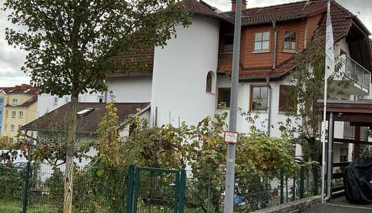 Bild von Großzügiges 3 Familienhaus mit großem Garten