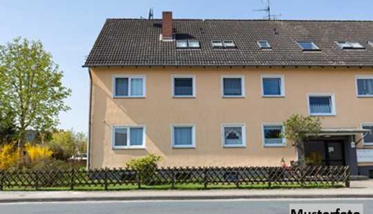 Bild von Dreifamilienhaus mit Garten und 2 Garagen - Perfekt für Kapitalanleger