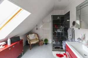 Für Eigennutzung und Vermietung: EFH mit großzügigen Räumen und Einliegerwohnung in ruhiger Lage – Hildesheim (Kreis) – Vorschaubild 6