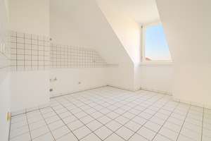 GANZ OBEN – GEMÜTLICHE MAISONETTE – BEZUGSFREI – DUSCHBAD MIT FENSTER – TG-PARKER – 1219 Strehlen, Dresden – Vorschaubild 10