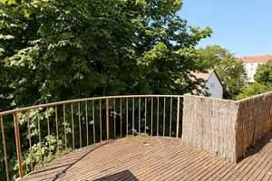 Wohnen mit Flair am Englischen Garten – 2,5 Zimmer-Galerie-Dachgeschoss-Wohnung mit Dachterrasse