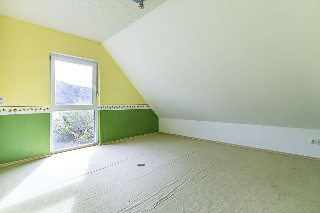 Immobilie in Zwiefalten - Charmantes Anwesen mitten im Grünen ... Ruhe pur mit viel Freiraum zum Wohnen und Wohlfühlen - Bild 4