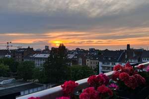 Teilmöblierte 2-Zimmer-Wohnung mit Balkon in Pempelfort