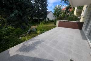 Attraktive Wohnung mit idillischen ruhigen Garten und Tiefgaragenplatz