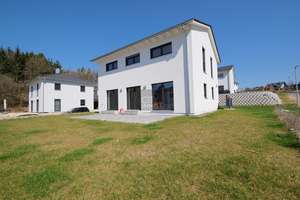 Ideale Kapitalanlage oder attraktives Eigenheim in naturnaher Lage -modernes KfW-40 Einfamilienhaus – Die vollständige Adresse der Immobilie erhältst du vom Anbieter., 92277 Hohenburg – Vorschaubild 2