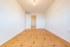 Dachgeschosstraum mit Galerie & Balkon | 2 Bäder | Aufzug | Dielenboden | Stellplatz mgl. – Wurzner Straße 156a, 4318 Sellerhausen-Stünz, Leipzig – Vorschaubild 8