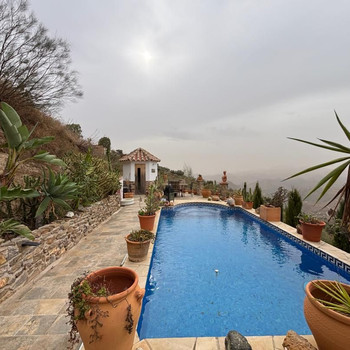 Immobilien zum Verkauf in Almogía