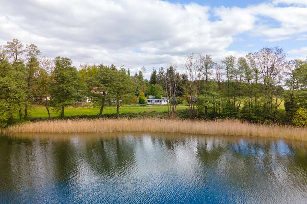 Immobilie in Wustrow - Wochenendhaus am See - Idylle mit Blick auf`s Wasser - Bild 1