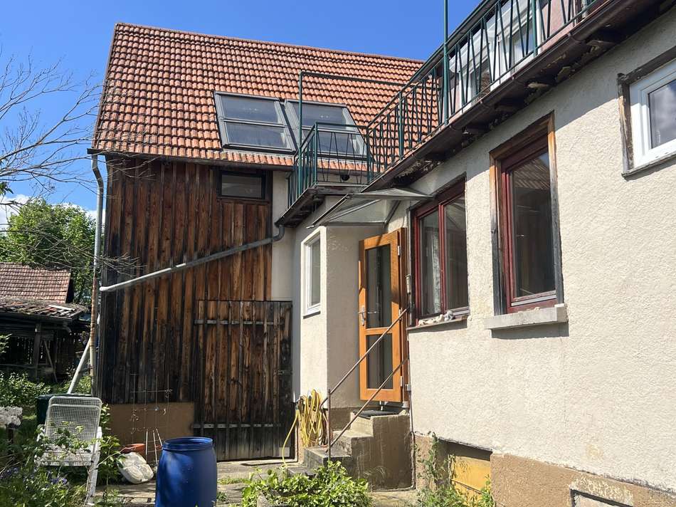 Rückansicht gebäude mit Freisi