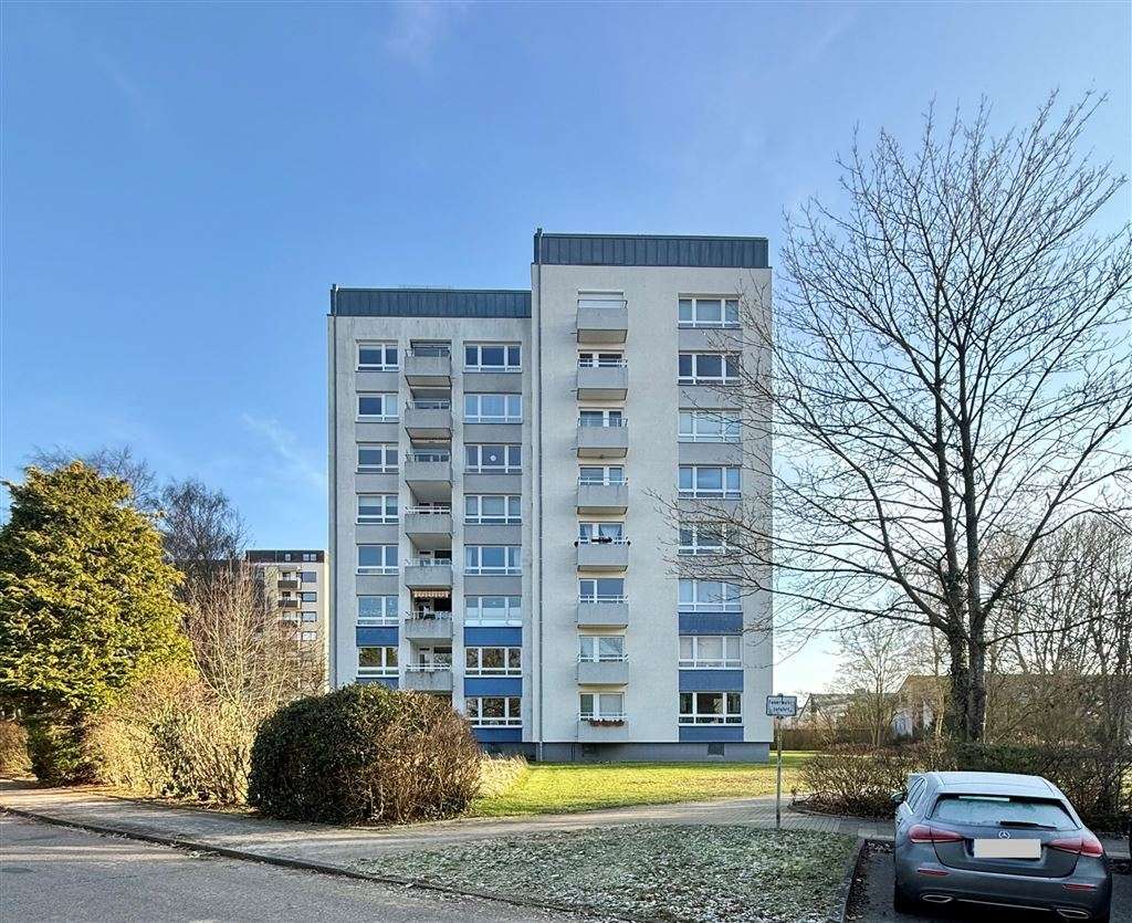 Immobilie in Heikendorf - Strandnahe und bezugsfreie 5-Raum-Whg. mit 2 Balkonen u. Sauna // Roesoll, Heikendorf - Bild 1