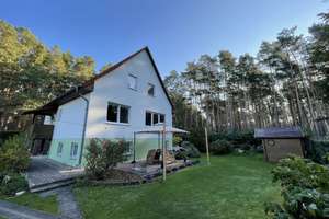 Einfamilienhaus in Nuthe-Urstromtal mit großzügigem Keller, großer Garage, Kamin und PV-Anlage – Die vollständige Adresse der Immobilie erhältst du vom Anbieter., 14947 Nuthe-Urstromtal – Vorschaubild 1