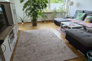 Gut aufgeteilte Etagenwohnung mit 2 Zimmern, ca. 65 m² Wfl. und Balkon mit schönem Weitb