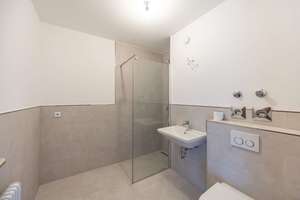 Bezugsfrei & modernisiert: Helle 2,5-Zimmer-Wohnung mit Loggia, Aufzug & Tiefgaragenstellplatz – 48161 Gievenbeck, Münster – Vorschaubild 6