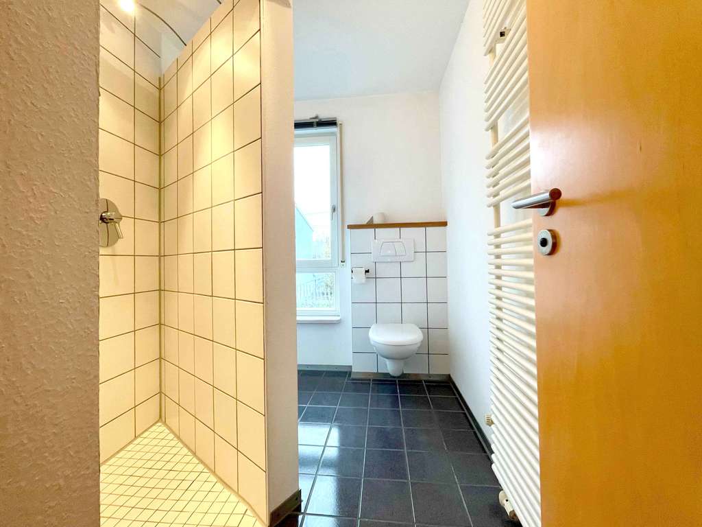 Immobilie in Hülben - Großes Einfamilienhaus mit großen Grundstück und großer Wohnfläche wartet von Familie bewohnt zu wer - Bild 4