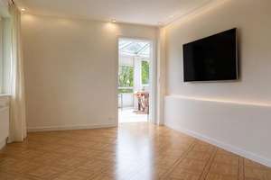 Stilvoll wohnen in Nikolassee: Attraktive 5-Zimmer-Wohnung mit besonderem Flair – Die vollständige Adresse der Immobilie erhältst du vom Anbieter., 14129 Nikolassee, Berlin – Vorschaubild 2
