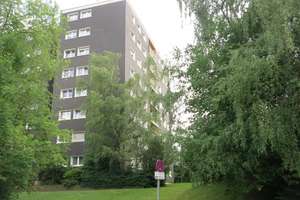 renovierte 3-Zimmer Wohnung mit Balkon und Gartenblick im Hochschulviertel.