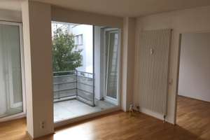 Gepflegte Wohnung mit zwei Zimmern sowie Balkon und EBK in Ulm – Die vollständige Adresse der Immobilie erhältst du vom Anbieter., 89077 Weststadt, Ulm – Vorschaubild 2
