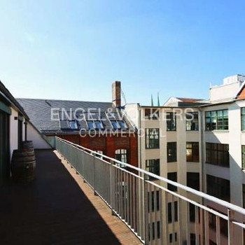 Büro im Dachgeschoss mit Terrasse