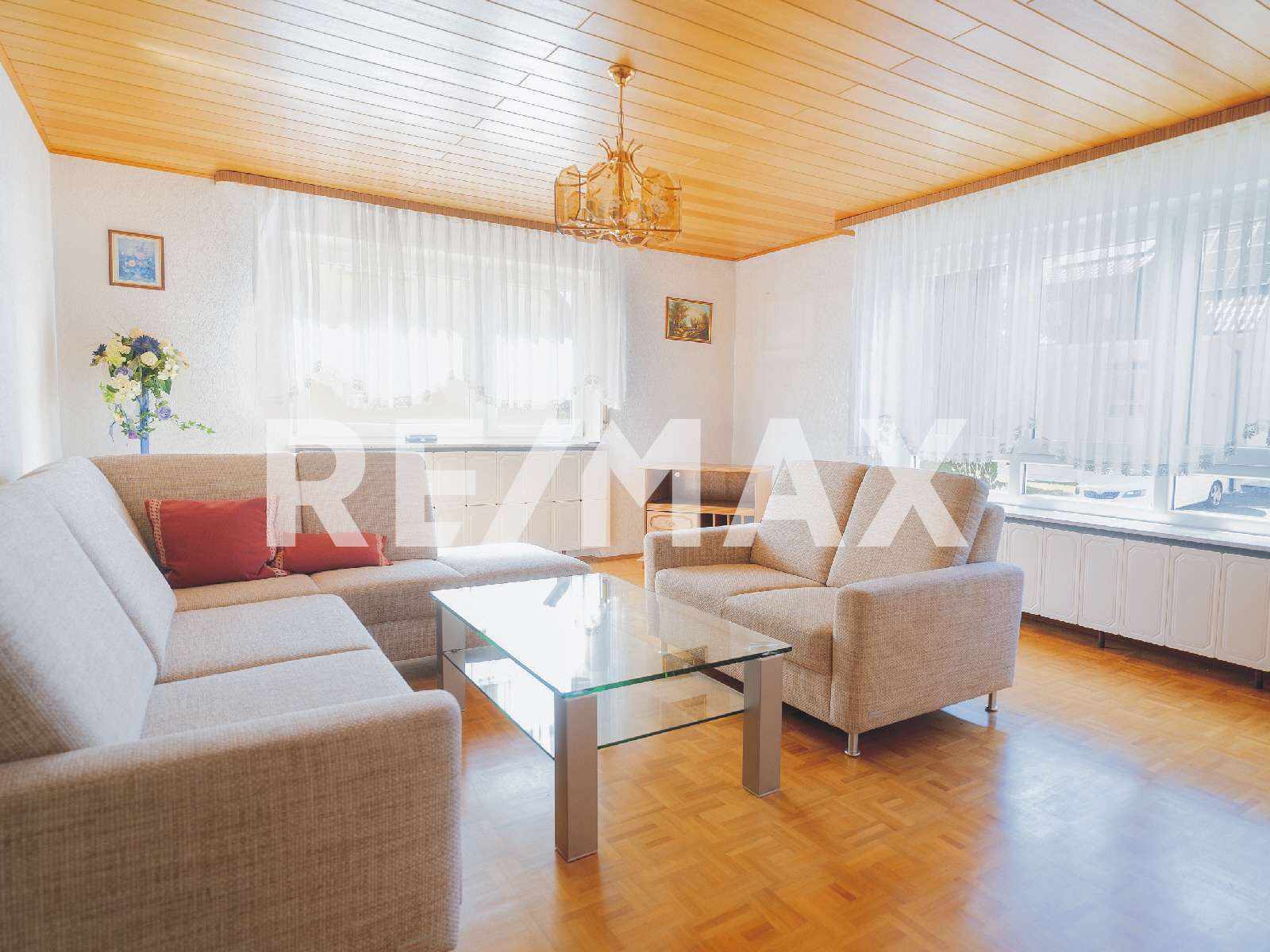 Immobilie in Rietheim-Weilheim - RE/MAX: Ruhig gelegenes Zweifamilienhaus* mit 3 Garagen!* 1 Einheit direkt bezugsfrei! - Bild 3