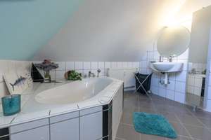Wohnen mit Villenflair – hochwertige Dachgeschosswohnung mit Balkon in Villingen – Die vollständige Adresse der Immobilie erhältst du vom Anbieter., 78050 Villingen, Villingen-Schwenningen – Vorschaubild 35
