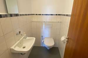 Helle 4-Zimmer-Wohnung mit Balkon, neuem Bad & Gäste-WC in Reutlingen-Orschel-Hagen – Die vollständige Adresse der Immobilie erhältst du vom Anbieter., 72760 Reutlingen-Mitte, Reutlingen – Vorschaubild 9