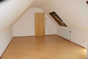 Gemütliches 1 Zi.-Studentenappartement, Küche teilmöbliert, mit sehr guter Anbindung an den ÖPNV