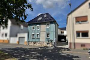 Zwei Häuser, ein Grundstück – vielseitiges Zweifamilienhaus mit großem Garten in Langgöns – 35428 Langgöns – Vorschaubild 2