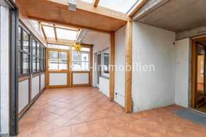 Zweifamilienhaus mit großem Grundstück, Wintergarten und Kamin-Sitzecke. – Rhein-Erft-Kreis – Vorschaubild 3
