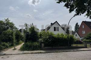Poppenbüttel: Zweifamilienhaus in absoluter Bestlage, ruhig & alsternah – Die vollständige Adresse der Immobilie erhältst du vom Anbieter., 22339 Hummelsbüttel, Hamburg – Vorschaubild 2