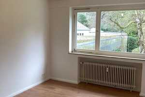 Renovierte 3. Zi.- Wohnung mit schöner Küche und zwei Balkone, ab sofort verfügbar – Urftstraße 111, 41239 Mönchengladbach – Vorschaubild 4
