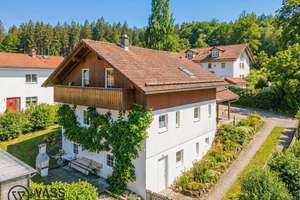 Gepflegtes Einfamilienhaus mit Einliegerwohnung, großem Garten & Sauna – Die vollständige Adresse der Immobilie erhältst du vom Anbieter., 82547 Eurasburg – Vorschaubild 1