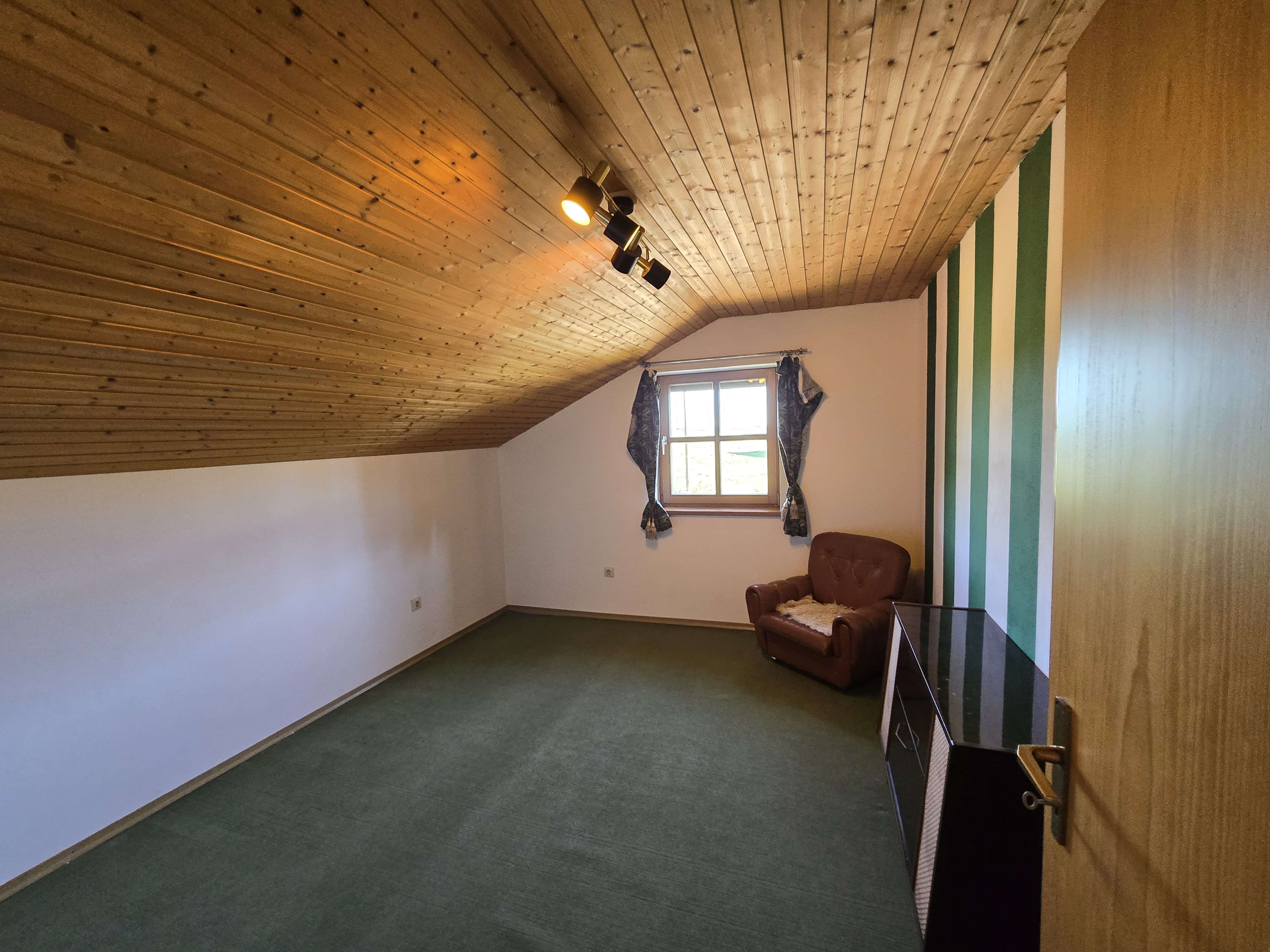 Immobilie in Tann - ... Seltene Gelegenheit - beziehbares Sacherl mit rd. 2ha Grund in ruhiger Alleinlage ... - Bild 4