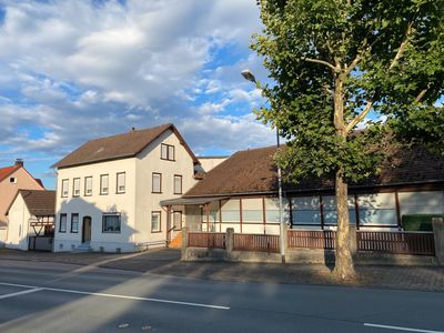 ***Friedrichsdorf,  Großes Grundstück mit Wohnhaus, Garagen Garten & Nebengebäude in Top-Lage ***