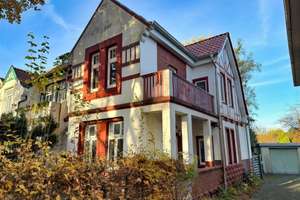 Modernisierte Altbau-Doppelhaushälfte mit Stellplätzen und Gartenoase in beliebter Lage von Pinneb – Die vollständige Adresse der Immobilie erhältst du vom Anbieter., 25421 Pinneberg – Vorschaubild 1