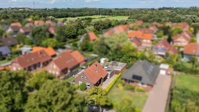 Großzügiges Haus mit ELW, Garage und attraktivem Entwicklungspotenzial