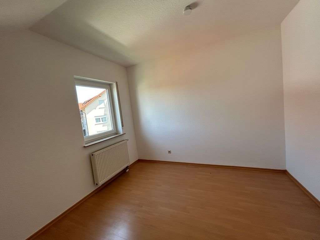 Immobilie in Adelsheim - Schluss mit Miete! 
3-Zimmer-Wohnung mit herrlichem Fernblick und Tiefgarage - Bild 4