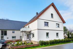 Hübsch renoviertes Ein-/Zweifamilienhaus in ruhiger Lage von Blomberg – Die vollständige Adresse der Immobilie erhältst du vom Anbieter., 32825 Blomberg – Vorschaubild 1