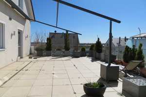 Schön - hochwertig - modern! Mit herrlicher S-W-Dachterrasse, Terrasse und Garten! – Neuburg-Schrobenhausen (Kreis) – Vorschaubild 4