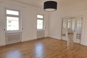 Von Privat - großzügige 4-Zimmer Altbauwohnung im 3. OG mit Balkon und Garten in Wiesbaden-Biebrich – Straße der Republik 27, 65203 Biebrich, Wiesbaden – Vorschaubild 3
