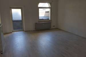 Sehr schöne, helle u. ruhige 2-Zimmmer-Wohnung mit Küche, Diele und Bad,
