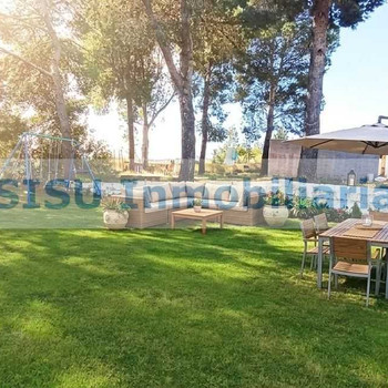 SPEKTAKULÄRES FREISTEHENDES LANDHAUS IN MONTROY 106 m² MIT POOL UND GRUNDSTÜCK VON 1.423 m²