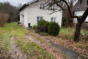 Einfamilienhaus auf großem Grundstück in Naturschutzgebiet mit Baurechtreserve//