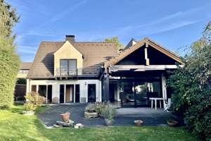 Familienidyll mit sonnigem Garten und Fernblick in Gräfrath