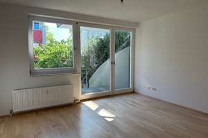 Reihenmittelhaus mit Gartenanteil,max. 5 Personen, mit eigenem festen Einkommen – Käthe-Heinemann-Weg 19, 13591 Staaken, Berlin – Vorschaubild 5
